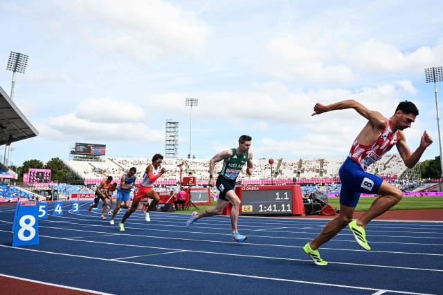 (From L) Croatia's Marino Bloudek, Ireland's Mark English, France's Louey Ouerrat, Kosovo's Leon Thaqi, Spain's Pablo Sanchez-Valladares, Turkey Omer Faruk Bozdag and Italy's Giovanni Lazzaro take the satrt to compete in the men's 800m heat 1 during the European Athletics Championships at Alexander Stadium in Birmingham on August 10, 2026. (Photo by Paul ELLIS / AFP)