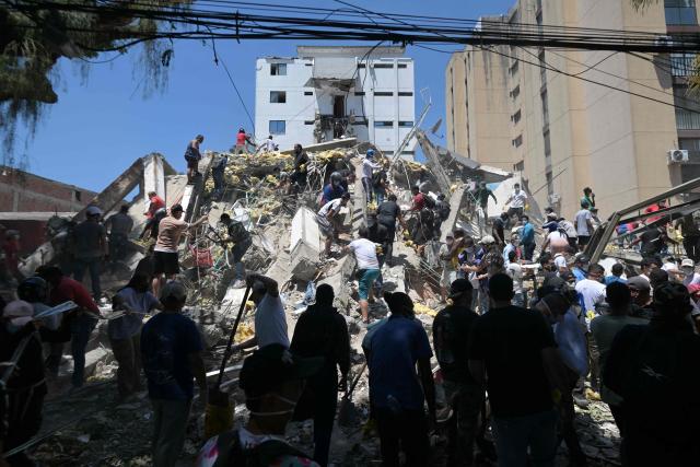 People look for survivors amid the rubble of a collapsed building after an earthquake in Cali, Colombia on August 10, 2026. A powerful earthquake rocked Colombia and neighboring Latin American countries on August 10, 2026, with medical teams rushing to help victims after buildings were damaged or collapsed in several cities. The Colombian geological service and its American counterpart USGS put the magnitude at 7.4, with an epicenter 100 km (60 miles) underground in the west of the country. Colombia had initially put it at 6.6. (Photo by JOAQUIN SARMIENTO / AFP)