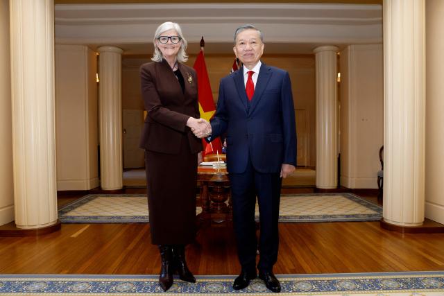 Governor General of Australia Sam Mostyn (L) receives Vietnamese General Secretary and President To Lam at Government House in Canberra on August 11, 2026. To Lam is visiting Australia on a four-day official visit to hold talks on bilateral and international issues. (Photo by hilary wardhaugh / AFP)