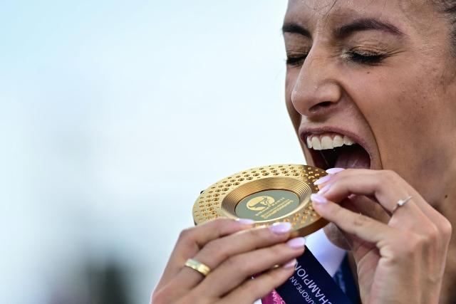 Gold medallist Italy's Nadia Battocletti celebrates with the medal after winning the women's 5000m final during the European Athletics Championships at Alexander Stadium in Birmingham on August 11, 2026. (Photo by Ben STANSALL / AFP)