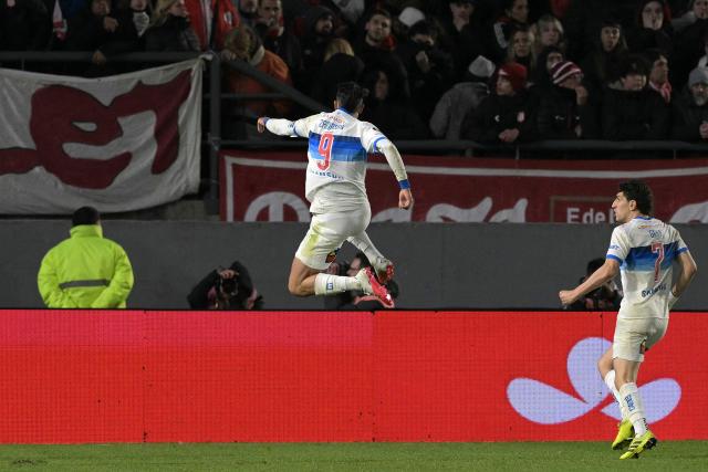 Universidad Catolica's Argentine forward #9 Fernando Zampedri celebrates next to teammate Argentine midfielder #7 Justo Giani after scoring his team's first goal during the first leg of the Copa Libertadores round of 16 football match between Argentina's Estudiantes de La Plata and Chile's Universidad Catolica at the Jorge Luis Hirschi stadium in La Plata, Buenos Aires province, Argentina on August 11, 2026. (Photo by JUAN MABROMATA / AFP)