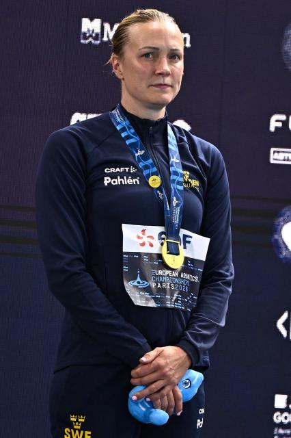 Sweden's Sarah Sjostrom poses with her gold medal on the podium of the women's 50m butterfly swimming event during the LEN European Aquatics Championships at the Olympic Aquatic Centre in Saint-Denis, northern suburbs of Paris, on August 12, 2026. (Photo by JULIEN DE ROSA / AFP)
