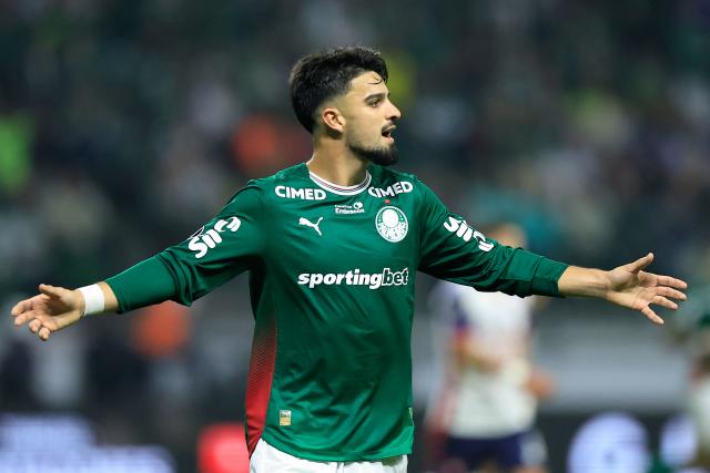 Palmeiras' Argentine forward #42 Jose Manuel Lopez reacts during the first leg of the Copa Libertadores round of 16 football match between Brazil's Palmeiras and Paraguay's Cerro Porteno at the Allianz Parque stadium in Sao Paulo, Brazil, on August 12, 2026. (Photo by Miguel SCHINCARIOL / AFP)