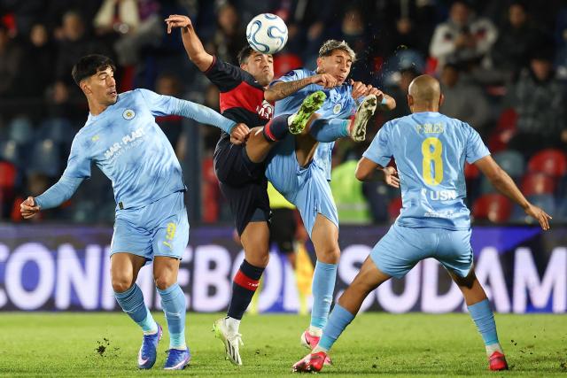 Tigre's forward #08 Martin Garay and Montevideo City Torque's Argentine midfielder #19 Diogo Guzman fight for the ball during the first leg of the Copa Sudamericana round of 16 football match between Argentina's Tigre and Uruguay's Montevideo City Torque at the Jose Dellagiovanna stadium in Victoria, Buenos Aires province Argentina, on August 12, 2026. (Photo by Alejandro PAGNI / AFP)