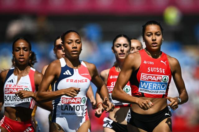 Switzerland's Audrey Werro (R) competes in the women's 800m semi-final 1 during the European Athletics Championships at Alexander Stadium in Birmingham on August 13, 2026. (Photo by Paul ELLIS / AFP)