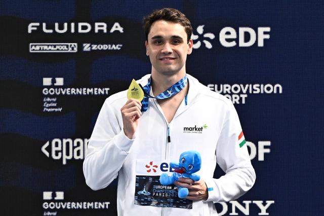 Gold medallist  Hungary's Kristof Milak poses on the podium of the men's 100m butterfly swimming event during the LEN European Aquatics Championships at the Olympic Aquatic Centre in Saint-Denis, northern suburbs of Paris, on August 13, 2026. (Photo by JULIEN DE ROSA / AFP)