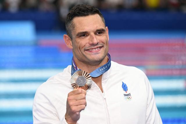 (FILES) Bronze medallist France's Florent Manaudou poses with his medal following the podium of the men's 50m freestyle swimming event during the Paris 2024 Olympic Games at the Paris La Defense Arena in Nanterre, west of Paris, on August 2, 2024. French swimmer Florent Manaudou, a six-time Olympic medalist who had not competed since 2024, announced "the end" of his career at age 35 on August 13, 2026, in an interview with France Télévisions. (Photo by Jonathan NACKSTRAND / AFP)