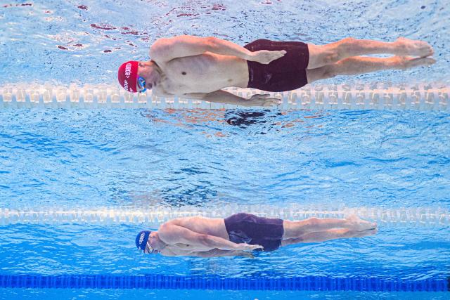 Britain's Filip Nowacki (top) and Austria's Luka Mladenovic (bottom) compete during the final of the men's 200m breaststroke swimming event during the LEN European Aquatics Championships at the Olympic Aquatic Centre in Saint-Denis, northern suburbs of Paris, on August 13, 2026. (Photo by Sébastien BOZON / AFP)