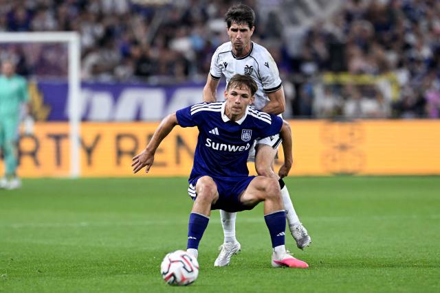 Anderlecht's Ukranian forward #14 Danylo Sikan (Bottom) and PAOK's Spanish defender #06 Aritz Elustondo fight for the ball during the UEFA Europa League third qualifying round - second leg football match between RSC Anderlecht and PAOK Thessaloniki at Lotto Park in Brussels on August 13, 2026. (Photo by JILL DELSAUX / Belga / AFP) / Belgium OUT