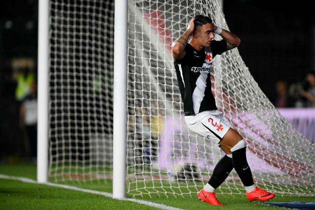 Vasco da Gama's Uruguayan defender #02 Jose Luis Rodriguez reacts after missing a scoring chance during the first leg of the Copa Sudamericana round of 16 football match between Brazil's Vasco da Gama and Paraguay's Olimpia, at the Sao Januario stadium in Rio de Janeiro, Brazil, on August 13, 2026. (Photo by MAURO PIMENTEL / AFP)