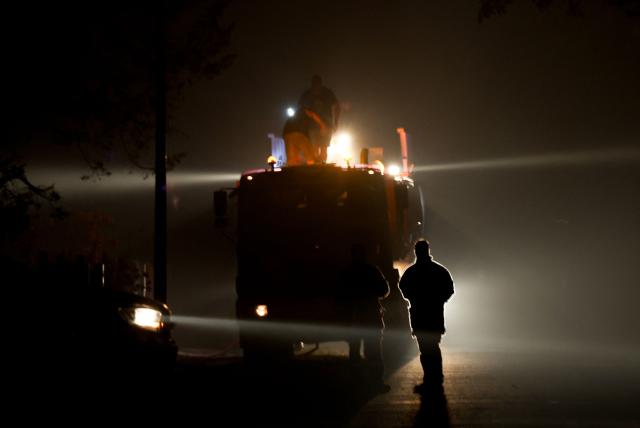 Silhouettes of firefighters and a fire truck are seen through thick smoke as a wildfire rages through the Landes forest in Luglon, southwestern France, on August 13, 2026. The fire that broke out on August 13, 2026 in the Landes forest has now spread across 400 hectares, and 400 people "are being evacuated as a precautionary measure", according to the prefecture of this south-western department. (Photo by ROMAIN PERROCHEAU / AFP)