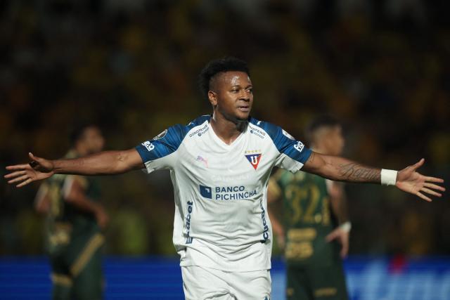 Liga de Quito's forward #11 Michael Estrada celebrates scoring his team's first goal during the first leg of the Copa Libertadores round of 16 football match between Brazil's Mirassol and Ecuador's Liga de Quito at the Jose Maria de Campos Maia stadium in Mirassol, state of Sao Paulo, Brazil, on August 13, 2026. (Photo by RAPHA MARQUES / AFP)