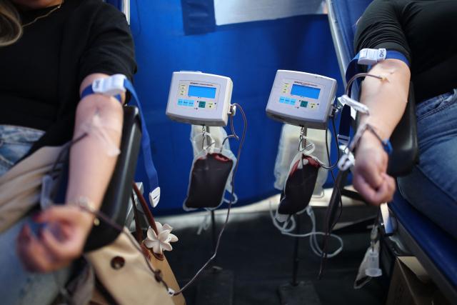 Volunteers donate blood for people affected by the August 10 earthquake at the IDCBIS District Blood Bank in Bogota on August 13, 2026. Rescuers in Colombia were making last-ditch efforts to locate earthquake survivors early on August 13, as the critical 72-hour window for rescue operations neared its end. (Photo by ESTEBAN VEGA LA-ROTTA / AFP)