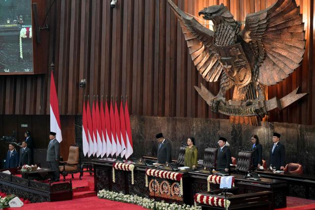Indonesia's President Prabowo Subianto (L) arrives to deliver his annual State of the Nation Address, ahead of the country's Independence Day celebrations, in Jakarta on August 14, 2026. (Photo by BAY ISMOYO / AFP)