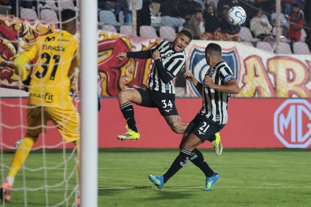 Botafogo's midfielder #34 Gabriel Justino attempts to control the ball during the first leg of the Copa Sudamericana round of 16 football match between Peru's Cienciano and Brazil's Botafogo, at the Inca Garcilaso de la Vega stadium in Cusco, Peru, on August 13, 2026. (Photo by Jose Angulo / AFP)