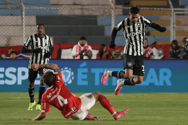 Cienciano's Uruguayan defender #04 Maximiliano Amondarain and Botafogo's Uruguayan midfielder #23 Santiago Rodriguez fight for the ball during the first leg of the Copa Sudamericana round of 16 football match between Peru's Cienciano and Brazil's Botafogo, at the Inca Garcilaso de la Vega stadium in Cusco, Peru, on August 13, 2026. (Photo by Jose Angulo / AFP)