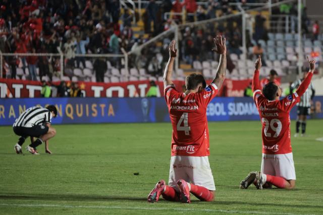 Players react at the end of the first leg of the Copa Sudamericana round of 16 football match between Peru's Cienciano and Brazil's Botafogo, at the Inca Garcilaso de la Vega stadium in Cusco, Peru, on August 13, 2026. (Photo by Jose Angulo / AFP)
