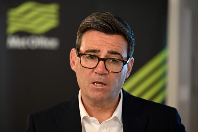 Britain's Prime Minister Andy Burnham speaks to staf during a visit to the Met Office a weather and climate service in Exeter, south west england on August 14, 2026. The prime minister is continuing his tour of the nation in Devon, where he's meeting with small business owners and visiting a scientific facility to discuss the UK's response to extreme heat, drought, and wildfires. (Photo by Finnbarr Webster / POOL / AFP)