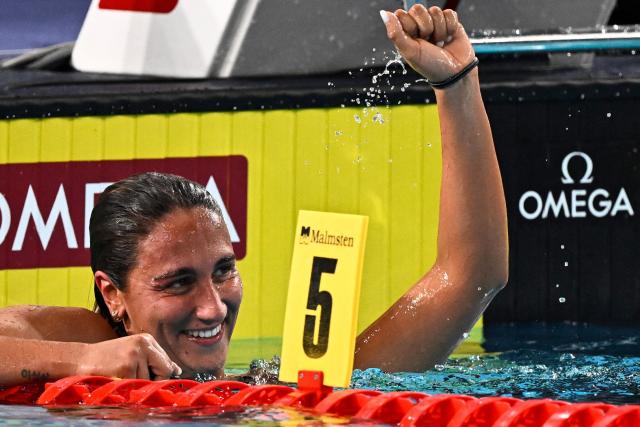 Italy's Simona Quadarella reacts after winning the final of the women's 1500m freestyle swimming event during the LEN European Aquatics Championships at the Olympic Aquatic Centre in Saint-Denis, northern suburbs of Paris, on August 14, 2026. (Photo by JULIEN DE ROSA / AFP)