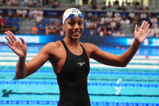 France's Mary-Ambre Moluh celebrates winning the final of the women's 100m backstroke swimming event during the LEN European Aquatics Championships at the Olympic Aquatic Centre in Saint-Denis, northern suburbs of Paris, on August 15, 2026. (Photo by Dimitar DILKOFF / AFP)