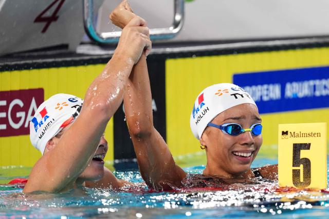 France's Mary-Ambre Moluh (R) celebrates her victory with France's Pauline Mahieu (runner-up) at the end of the final of the women's 100m backstroke swimming event during the LEN European Aquatics Championships at the Olympic Aquatic Centre in Saint-Denis, northern suburbs of Paris, on August 15, 2026. (Photo by SEBASTIEN BOZON / AFP)