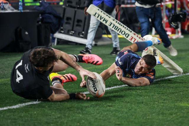 New Zealand's wing Leroy Carter (L) scores a try during the rugby union tour match between New Zealand and The Bulls at Loftus Versfeld Stadium in Pretoria on August 15, 2026. (Photo by PHILL MAGAKOE / AFP)