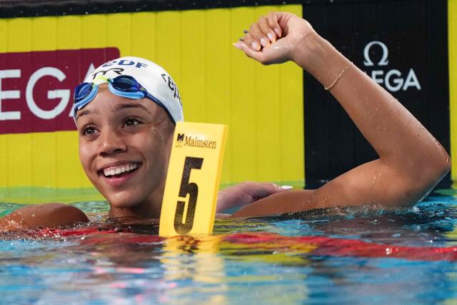 France's Mary-Ambre Moluh celebrates winning the final of the women's 100m backstroke swimming event during the LEN European Aquatics Championships at the Olympic Aquatic Centre in Saint-Denis, northern suburbs of Paris, on August 15, 2026. (Photo by Dimitar DILKOFF / AFP)