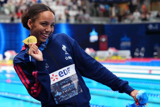 France's Mary-Ambre Moluh poses with her gold medal following the podium ceremony of the women's 100m backstroke swimming event during the LEN European Aquatics Championships at the Olympic Aquatic Centre in Saint-Denis, northern suburbs of Paris, on August 15, 2026. (Photo by Dimitar DILKOFF / AFP)