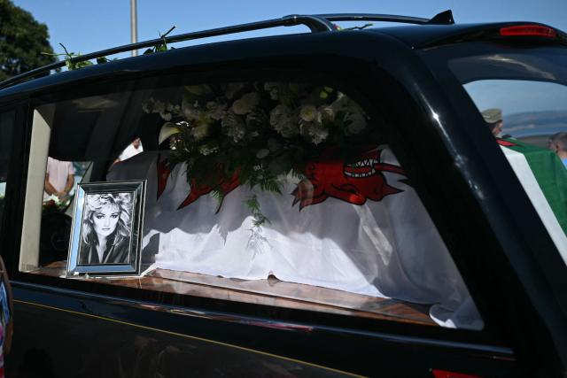 A hearse carrying the coffin of the late singer Bonnie Tyler is driven through her home town of Mumbles, southwest Wales, on August 15, 2026. Welsh singer Bonnie Tyler, best known for her powerful, haunting love song "Total Eclipse of the Heart" died in Portugal on July 8, 2026, aged 75. (Photo by JUSTIN TALLIS / AFP)
