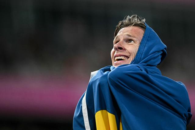 Gold medallist Sweden's Andreas Almgren celebrates after winning the men's 10,000m final during the European Athletics Championships at Alexander Stadium in Birmingham on August 15, 2026. (Photo by Paul ELLIS / AFP)