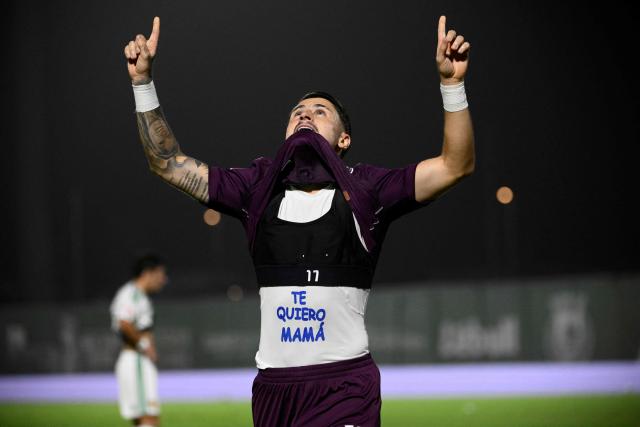 FC Porto's Spanish forward #17 Borja Sainz celebrates scoring his team's second goal during the Portuguese League football match between Rio Ave and FC Porto at Rio Ave FC - Dos Arcos stadium in Vila do Conde, on August 15, 2026. (Photo by Miguel RIOPA / AFP)
