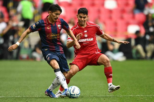 Atlante's forward #34 Edgar Jimenez and Toluca's defender #02 Diego Barbosa fight for the ball during the Liga MX Apertura tournament football match between Atlante and Toluca at Banorte stadium in Mexico City on August 15, 2026. (Photo by CARL DE SOUZA / AFP)