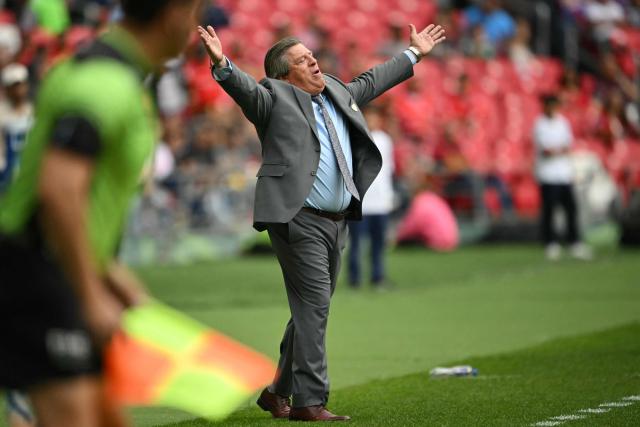 Atlante's head coach Miguel Herrera gestures during the Liga MX Apertura tournament football match between Atlante and Toluca at Banorte stadium in Mexico City on August 15, 2026. (Photo by CARL DE SOUZA / AFP)