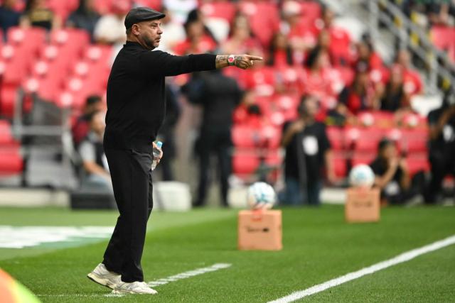 Toluca's Argentine head coach Antonio Mohamed gestures during the Liga MX Apertura tournament football match between Atlante and Toluca at Banorte stadium in Mexico City on August 15, 2026. (Photo by CARL DE SOUZA / AFP)