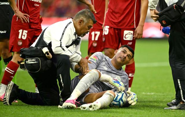 Toluca's goalkeeper #22 Luis Garcia receives medical attention during the Liga MX Apertura tournament football match between Atlante and Toluca at Banorte stadium in Mexico City on August 15, 2026. (Photo by CARL DE SOUZA / AFP)