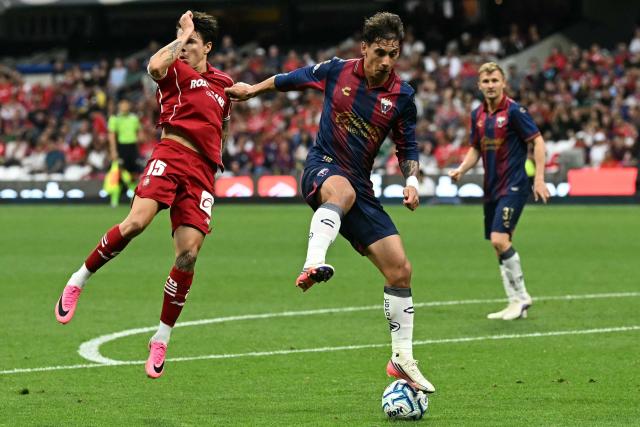 Toluca's forward #15 Pavel Perez and Atlante's Argentine midfielder #30 Martin Sarrafiore fight for the ball during the Liga MX Apertura tournament football match between Atlante and Toluca at Banorte stadium in Mexico City on August 15, 2026. (Photo by CARL DE SOUZA / AFP)