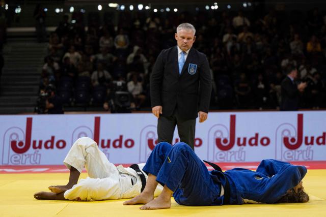 The referee looks at Brazil's Nauana Silva (white) competing for gold against Germany's Dena Pohl in the women's -70kg category final event, during the International Judo Federation (IJF) Lima Grand Prix 2026, in Lima, on August 15, 2026. (Photo by ERNESTO BENAVIDES / AFP)
