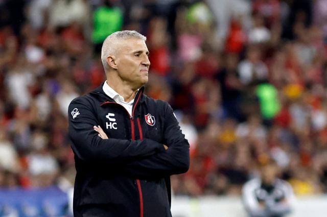 Atlas' Argentine head coach Hernan Crespo gestures during the Liga MX Apertura tournament football match between Atlas and Tigres at Jalisco stadium in Guadalajara, state of Jalisco, Mexico on August 15, 2026. (Photo by ULISES RUIZ / AFP)