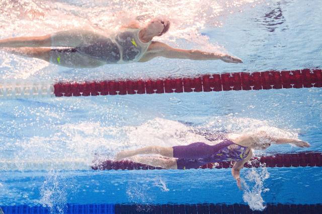 Germany's swimmer Maya Werner (R) and Germany's swimmer Isabel Gose competes during a heat for the women's 400m freestyle swimming event during the LEN European Aquatics Championships at the Olympic Aquatic Centre in Saint-Denis, northern suburbs of Paris, on August 16, 2026. (Photo by Sébastien BOZON / AFP)