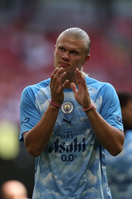Manchester City's Norwegian striker #09 Erling Haaland applauds while warming up ahead of the English FA Community Shield football match between Arsenal and Manchester City at The Principality Stadium, in Cardiff, south Wales on August 16, 2026. (Photo by Adrian Dennis / AFP)