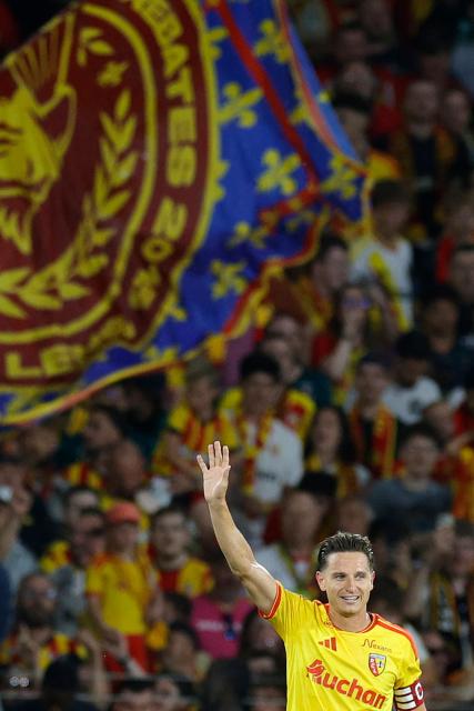 CORRECTION / Lens' French forward #10 Florian Thauvin celebrates scoring his team's first goal during the French Super Cup (Trophee des Champions) football match between RC Lens and Paris Saint-Germain (PSG) at the Stade Bollaert-Delelis in Lens, northern France on August 16, 2026. (Photo by GEOFFROY VAN DER HASSELT / AFP) / The erroneous mention[s] appearing in the metadata of this photo by GEOFFROY VAN DER HASSELT has been modified in AFP systems in the following manner: [Lens' French forward #10 Florian Thauvin] instead of [PSG's French forward #10 Ousmane Dembele]. Please immediately remove the erroneous mention[s] from all your online services and delete it (them) from your servers. If you have been authorized by AFP to distribute it (them) to third parties, please ensure that the same actions are carried out by them. Failure to promptly comply with these instructions will entail liability on your part for any continued or post notification usage. Therefore we thank you very much for all your attention and prompt action. We are sorry for the inconvenience this notification may cause and remain at your disposal for any further information you may require.