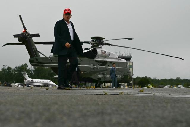 US President Donald Trump walks to board Air Force One at Morristown Municipal Airport in Morristown, New Jersey, on August 16, 2026. President Trump is travelling back to Washington, DC, after spending the weekend at his golf club in New Jersey. (Photo by Kent NISHIMURA / AFP)