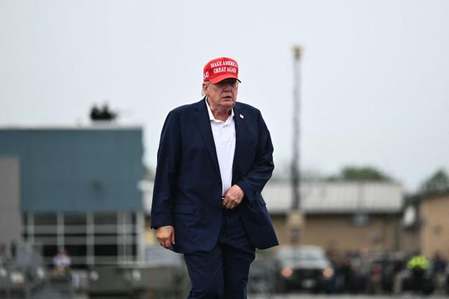 US President Donald Trump walks to board Air Force One at Morristown Municipal Airport in Morristown, New Jersey, on August 16, 2026. President Trump is travelling back to Washington, DC, after spending the weekend at his golf club in New Jersey. (Photo by Kent NISHIMURA / AFP)
