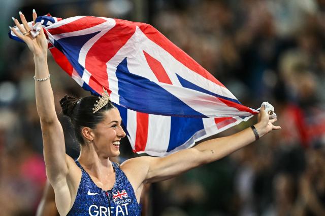 Gold medallist Britain's Amy Hunt celebrates after winning the mixed 4 x 100m relay final during the European Athletics Championships at Alexander Stadium in Birmingham on August 16, 2026. (Photo by Paul ELLIS / AFP)