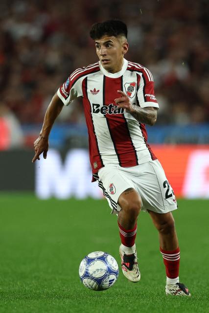 River Plate's forward #23 Thiago Almada controls the ball during the Argentine Professional League 2026 Clausura football match between River Plate and Argentinos Juniors at MAS Monumental Stadium in Buenos Aires on August 16, 2026. (Photo by Alejandro PAGNI / AFP)