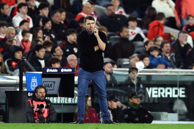 River Plate's head coach Eduardo Coudet gestures during the Argentine Professional League 2026 Clausura football match between River Plate and Argentinos Juniors at MAS Monumental Stadium in Buenos Aires on August 16, 2026. (Photo by Alejandro PAGNI / AFP)