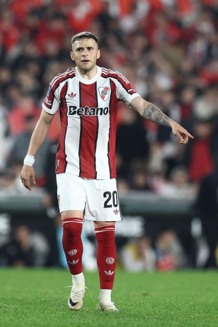 River Plate's Uruguayan defender #20 Giovanni Gonzalez gestures during the Argentine Professional League 2026 Clausura football match between River Plate and Argentinos Juniors at MAS Monumental Stadium in Buenos Aires on August 16, 2026. (Photo by Alejandro PAGNI / AFP)