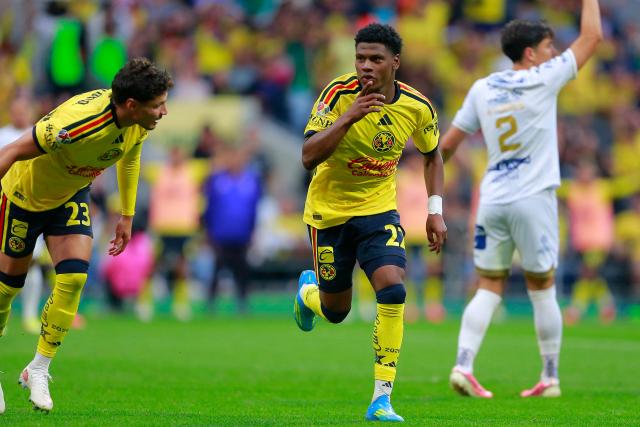 America's Colombian forward #22 Oscar Perea celebrates scoring his team's second goal during the Liga MX Apertura tournament football match between America and San Luis at the Banorte stadium in Mexico City, on August 16, 2026. (Photo by AFP)