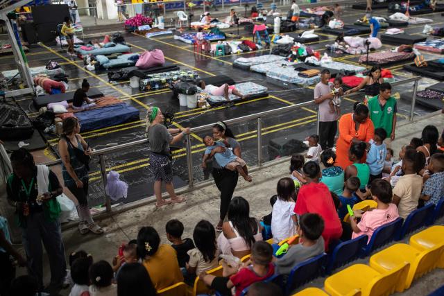 Survivors gather on a provitional shelter at the coliseum after a 7.4 earthquake in Quibdo, Colombia on August 16, 2026. At least 287 people have died, thousands have been injured and about 379 remain unaccounted for, as the chances of finding earthquake survivors have dropped sharply since the critical 72-hour window passed, though volunteers and rescue crews continue digging through the rubble for any signs of life. (Photo by ESTEBAN VEGA LA-ROTTA / AFP)