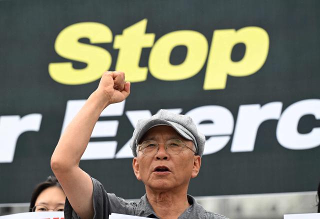 A South Korean protester shouts slogans during a rally to oppose the joint military exercise between South Korea and the US named Ulchi Freedom Shield (UFS), in front of the US embassy in Seoul on August 17, 2026. South Korea's defence ministry said on August 17, that its joint military exercise with the United States has started after President Donald Trump's announcement it would be scaled back. (Photo by Jung Yeon-je / AFP)